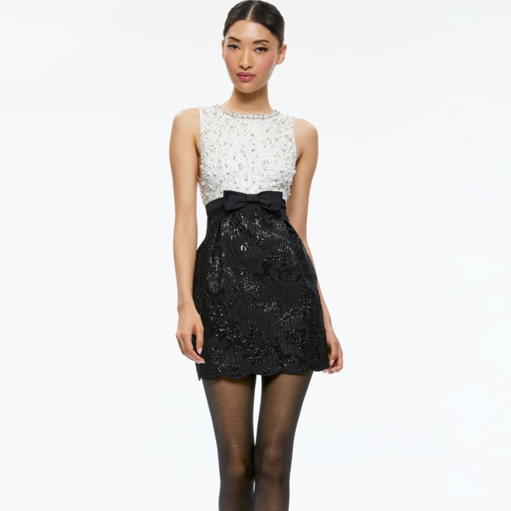 Alice + Olivia 	 TRUE EMBELLISHED BODICE MINI DRESS